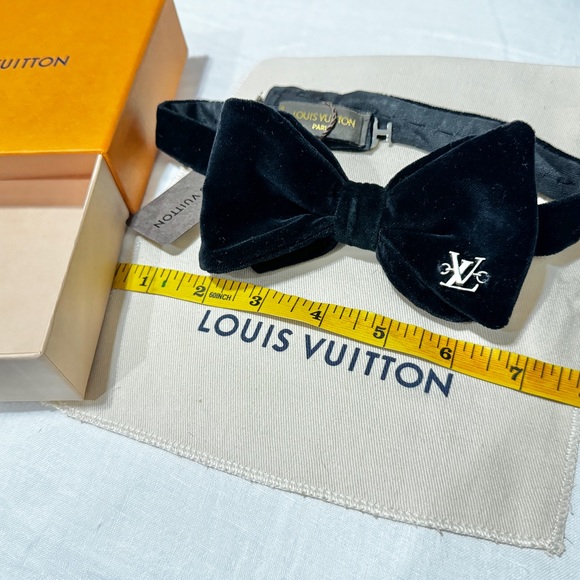 🔥LV HOLIDAY 25’🔥🆕💯ULTIMATE LOUIS VUITTON ECLIPSE MNG CHAIN VELVET BOW TIE🔥 - Picture 4 of 17
